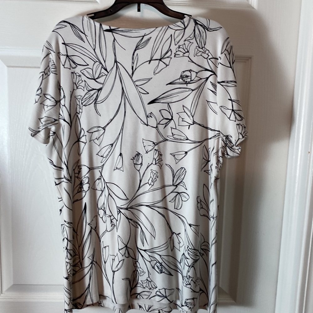 Liz Claiborne Woman’s Keyhole Neck Short Sleeve Blouse  Floral Sz Large Lot of 2 - Picture 5 of 7